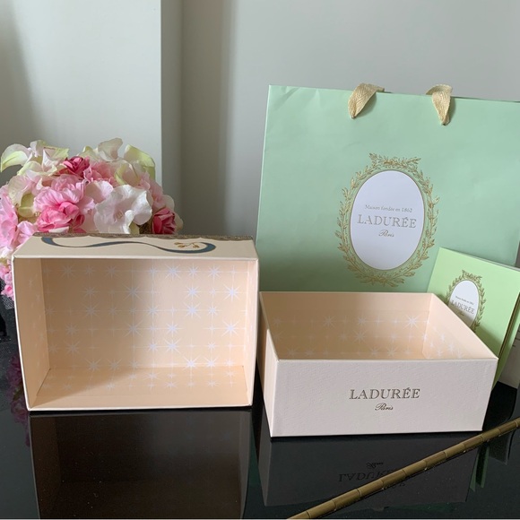 Ladurre Paris Box and Shopping Bag with a macarons description sheet(?) Nov 2024 - Picture 6 of 12
